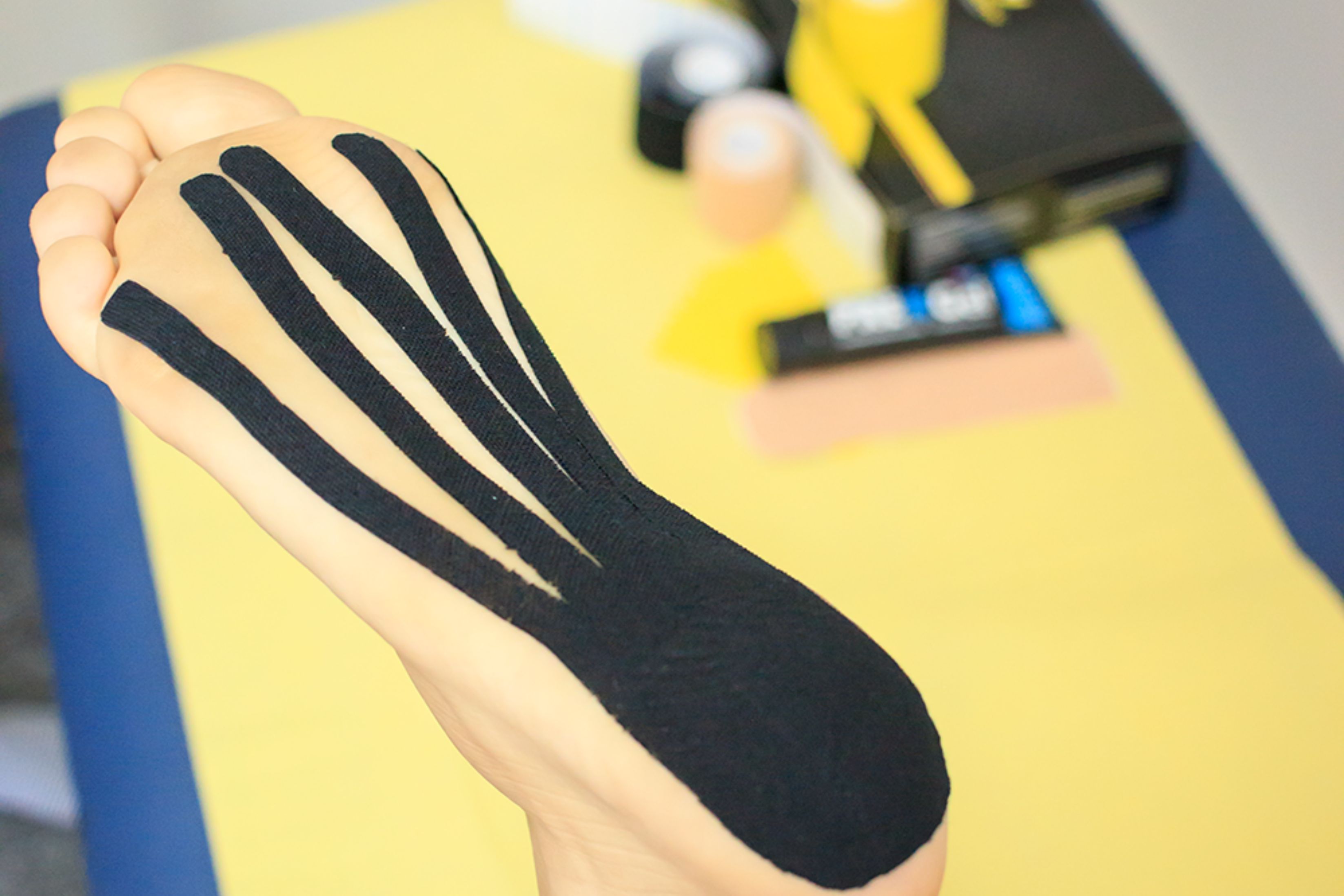  Jak_klei_kinesiotaping_na_rozci_gno_podeszwowe