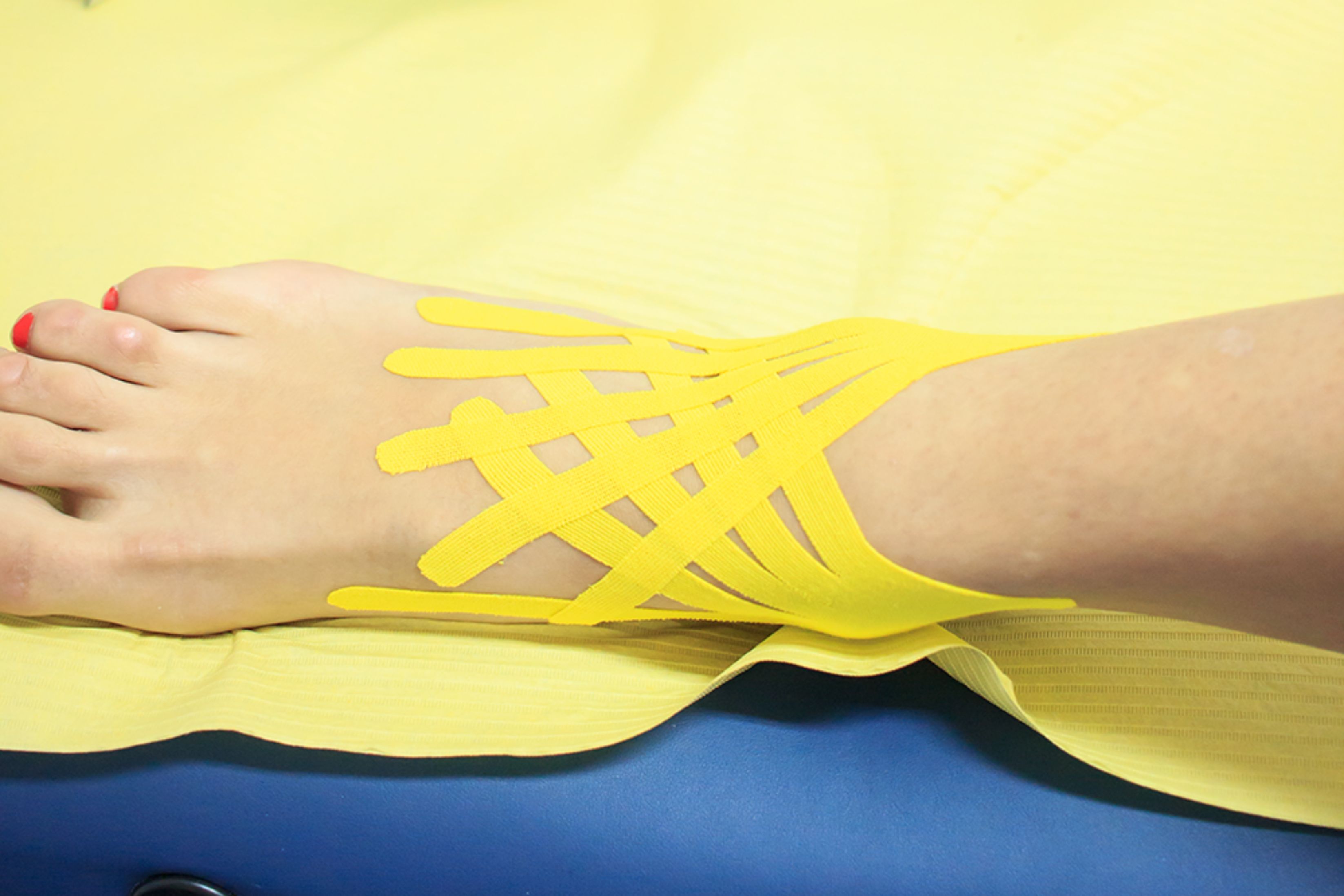  Obrz_k_stawu_skokowego_-_kinesiotaping