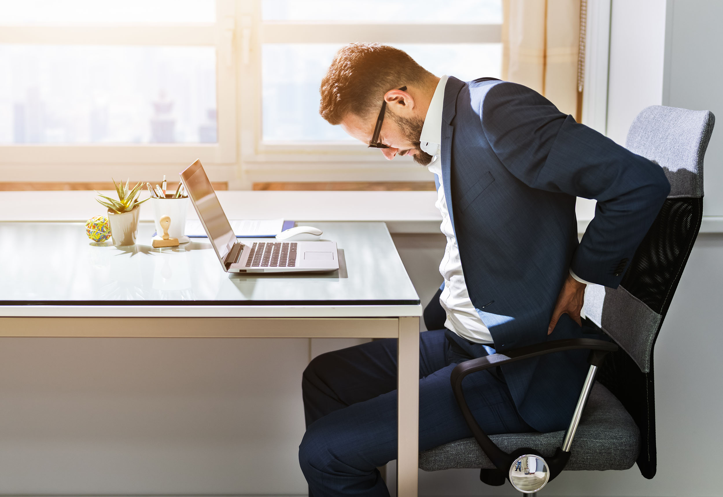 Praca biurowa a ból pleców 