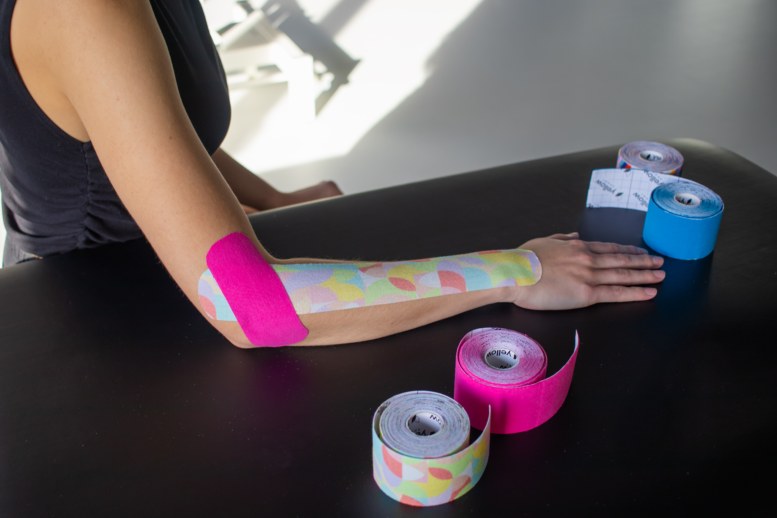 Przykładowa aplikacja kinesiotapingu - łokieć tenisisty 