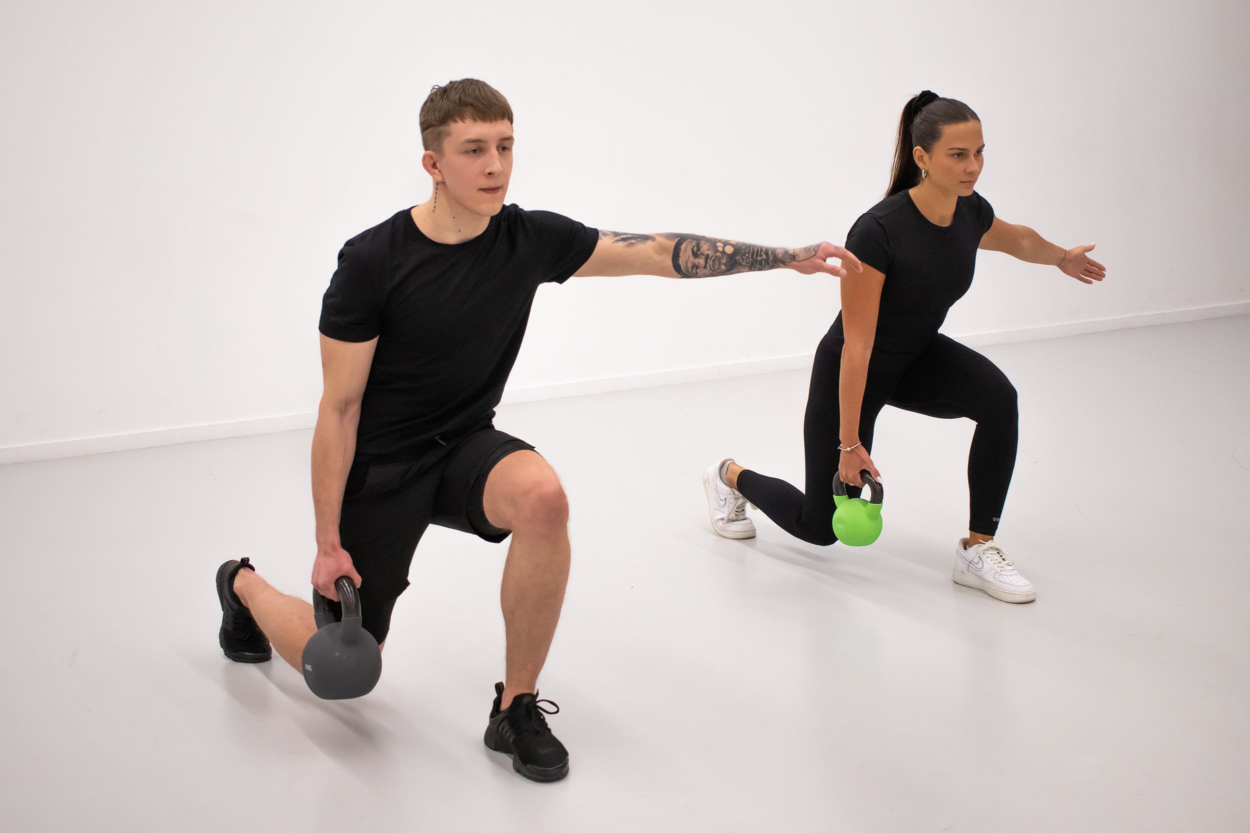 Trening z kettlebell - wykroki Wykroki z kettlebell