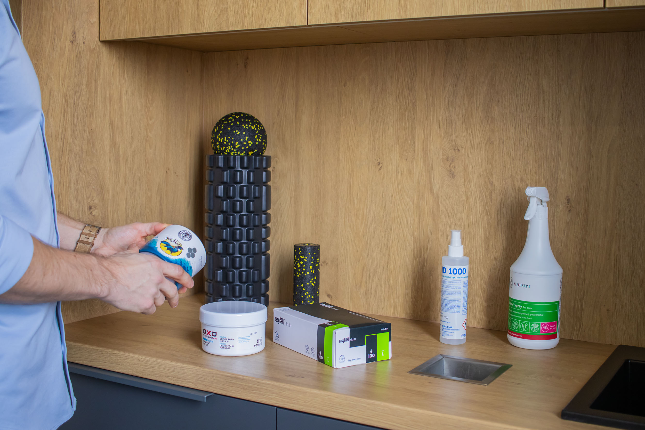 Wosk do masażu powięziowego i dezynfekcja Dezynfekcja i wosk do masażu w gabinecie fizjoterapeutycznym