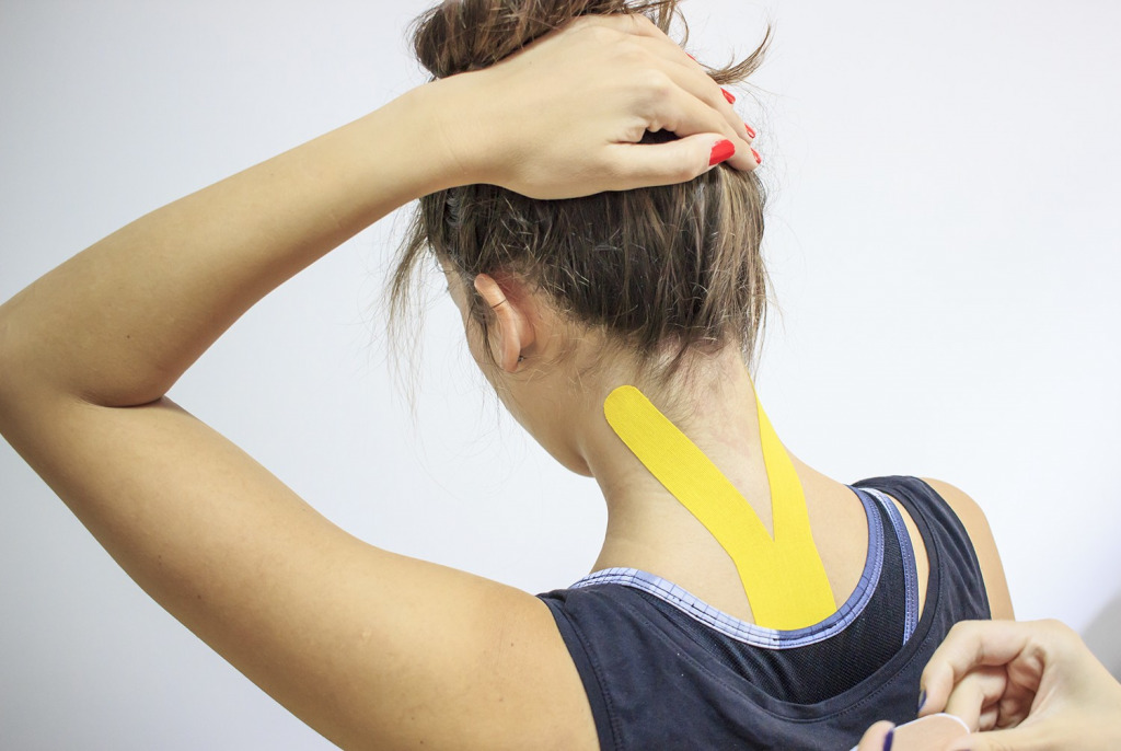 Jak nakleić plastry kinesiotaping?