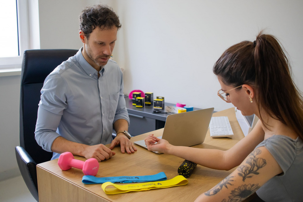 Jak wyposażyć gabinet fizjoterapeutyczny? Porady eksperta