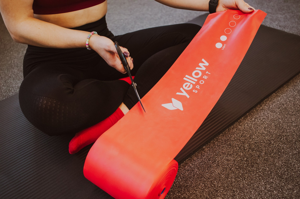 Taśma do ćwiczeń, rehabilitacyjna 30 m. Do  czego służy? Dlaczego można ją ciąć? 