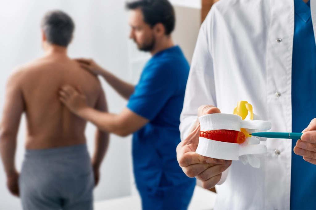 Dyskopatia kręgosłupa. Jakie są przyczyny, objawy i sposoby leczenia?