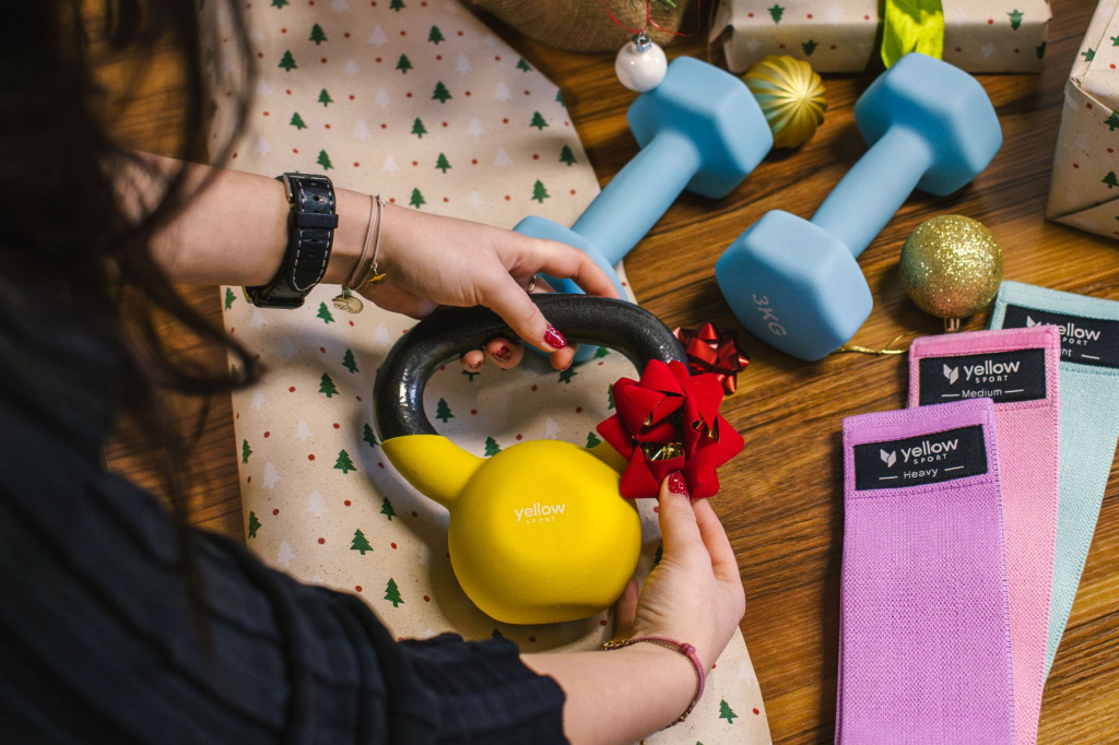 Jaki prezent do 100 zł na święta? Zobacz sportowe propozycje prezentów od yellowSPORT! 