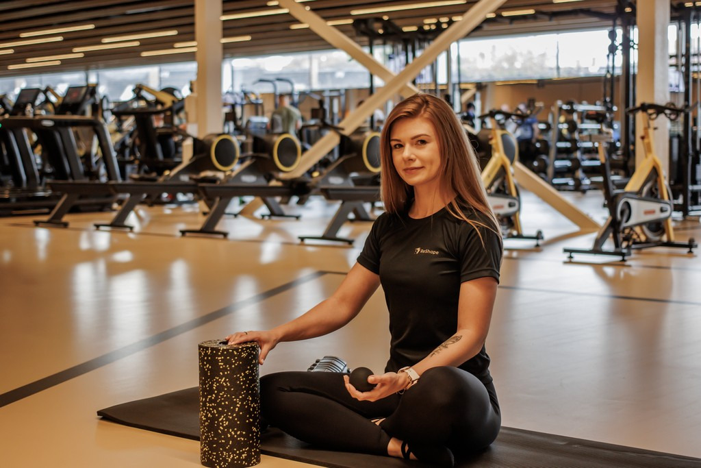 Roller na cellulit. Trzy proste ćwiczenia, aby pozbyć się cellulitu 