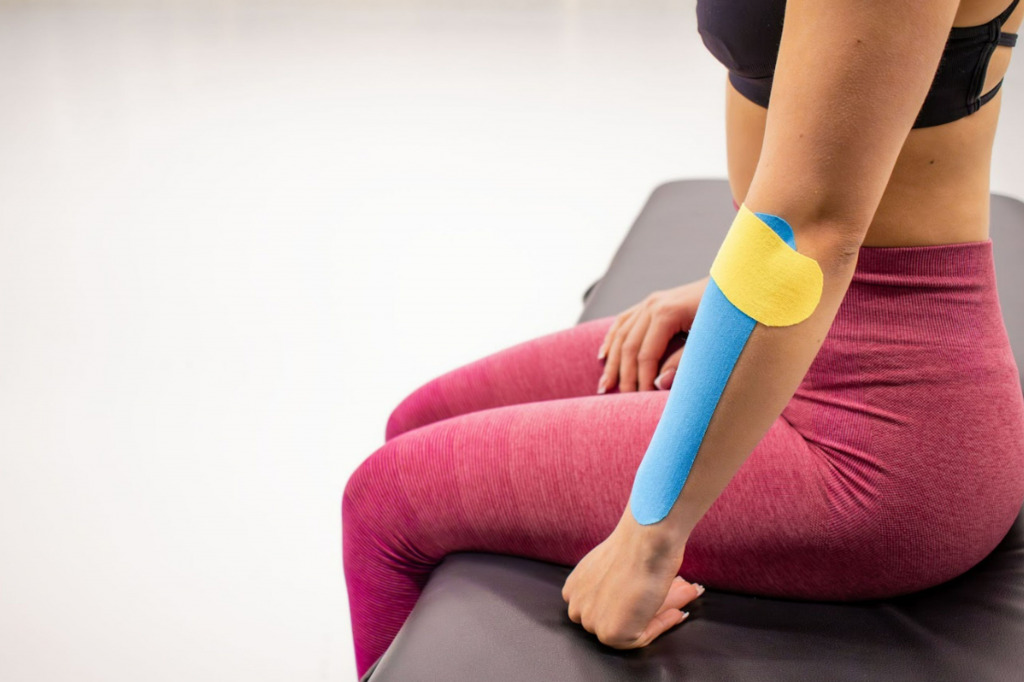 Samodzielne oklejenia taśmami do kinesiotapingu