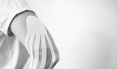 Zastosowanie metody kinesiotapingu na siniaki i krwiaki 