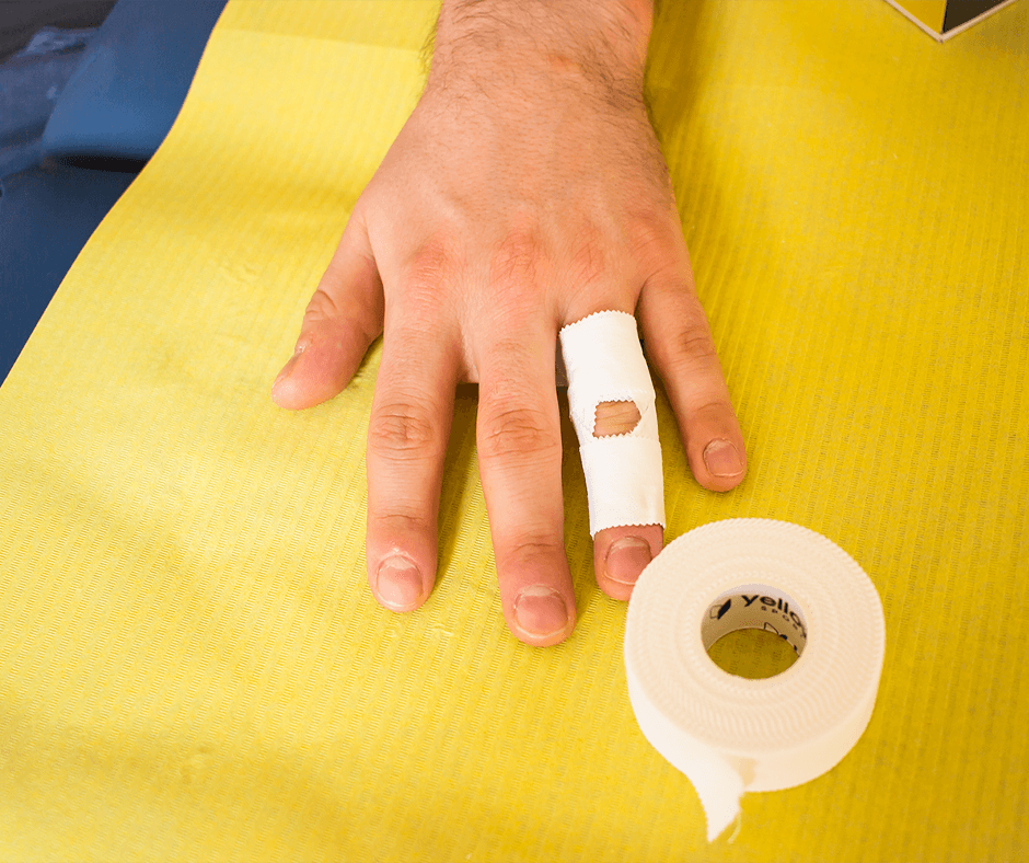 Taping sportowy - Oklejenie stawu międzypaliczkowego bliższego