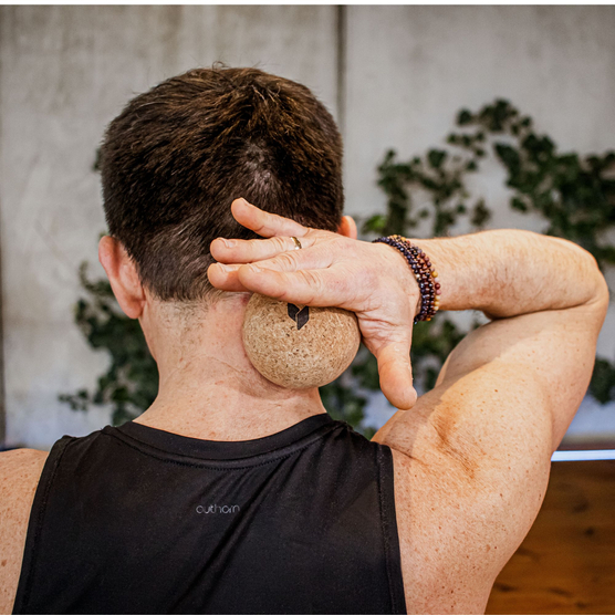 yellowMASSAGE Cork Ball - Piłeczka do masażu z naturalnego korka - Brązowa - 8 cm