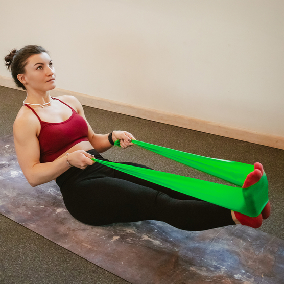 yellowFLAT Band - Taśma TPE do ćwiczeń i fizjoterapii - W rolce, do cięcia - Zielona - 15 cm x 30 m - Opór 5-8 kg