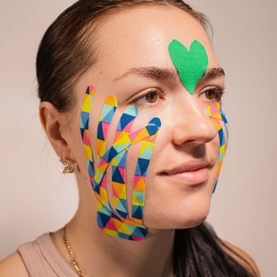 yellowTAPE - Taśma do kinesiotapingu - 5 cm x 5 m - Tęczowe trójkąty